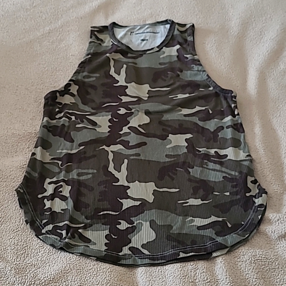 Camo tank size L worn once